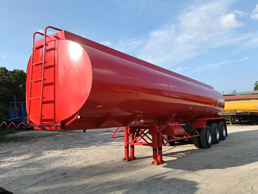 A three-axle CPO tanker trailer built by Syaifar Realty