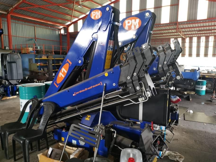 Lorry Cranes — supplied and serviced by Syaifar Realty in Sarawak